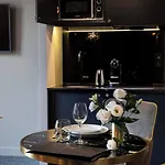Rayz Eiffel Aparthotel Paris