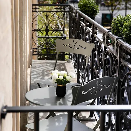 Rayz Eiffel Aparthotel Parigi