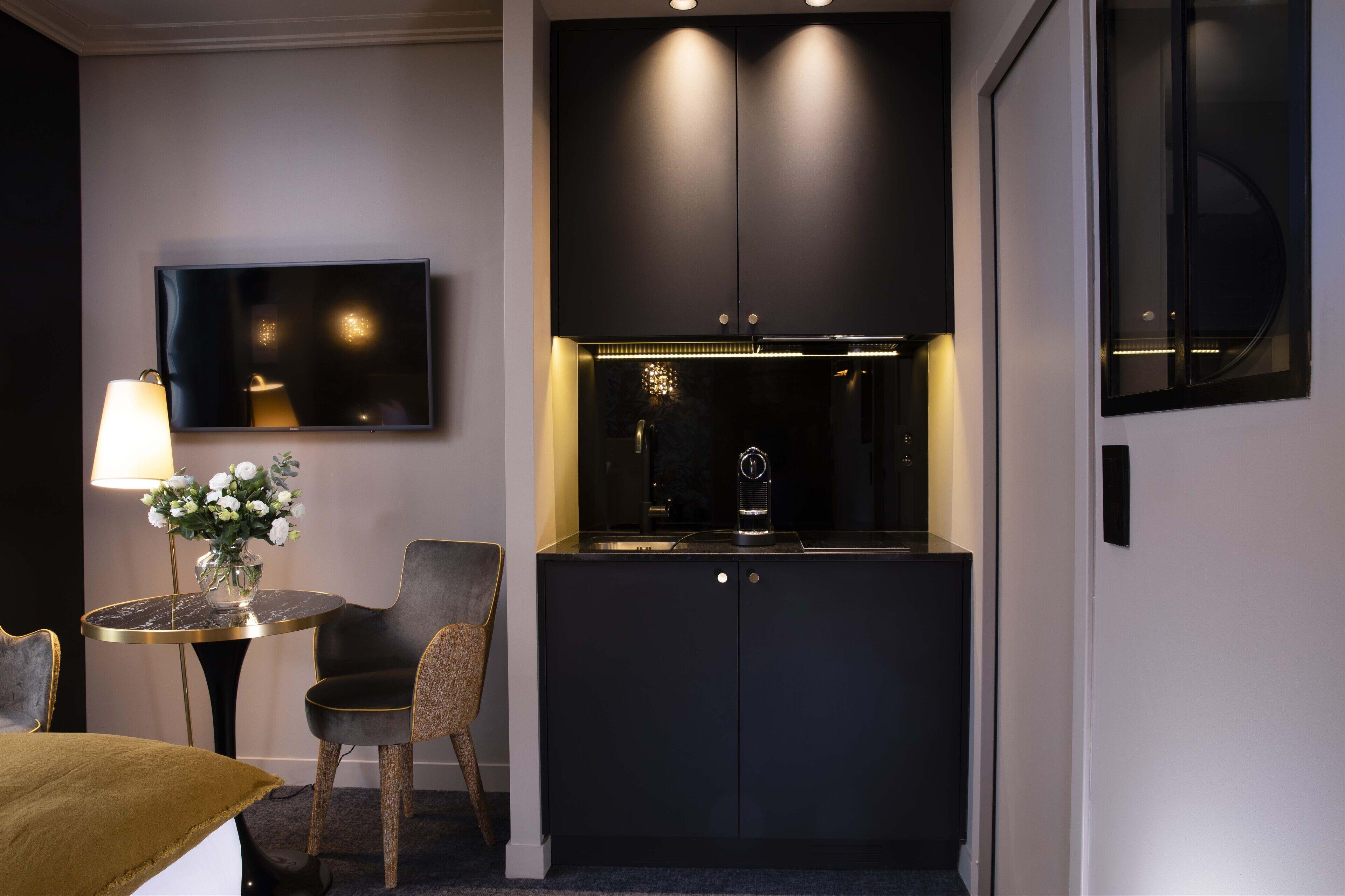 Rayz Eiffel Aparthotel 4*